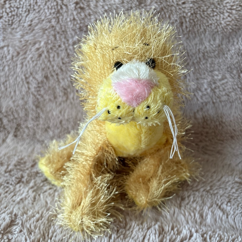 Ganz Webkinz Lil' Kinz Lioness HM193 Plush Stuffed Animal Toy No Code 7.5”